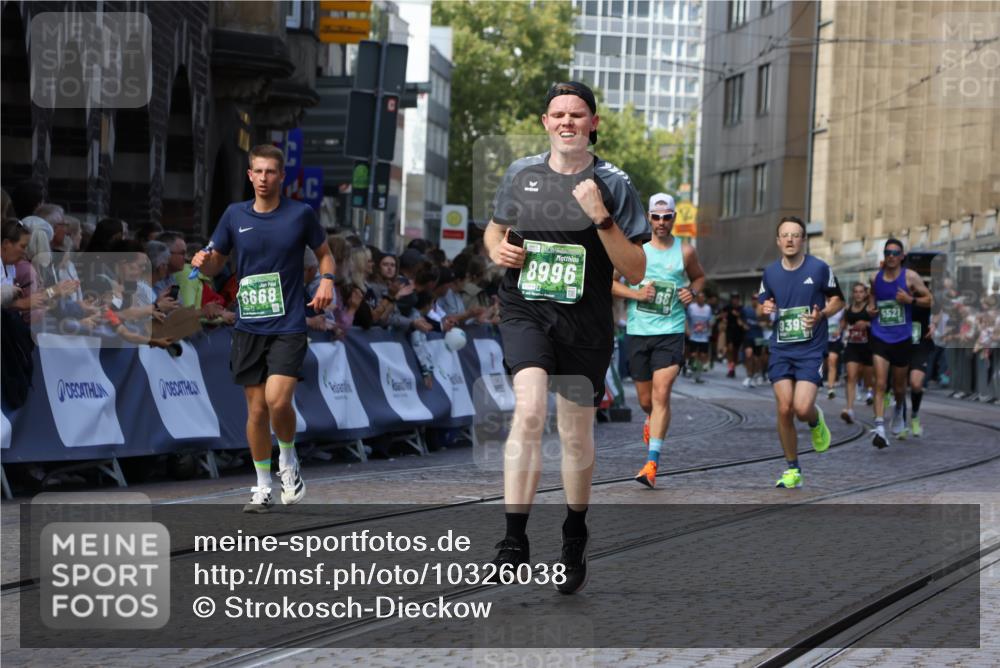 13.09.2026 - 21. swb-Marathon Bremen Strokosch-Dieckow http://msf.ph/oto/10326038 13.09.2026 13:11:45 Ziel 382, 1349, 2087, 3899, 6274, 7109, 8982, 9291, 9618, 826, 863, 2444, 4368, 4698, 5521, 5893, 6668, 8996, 9398 meine-sportfotos.de