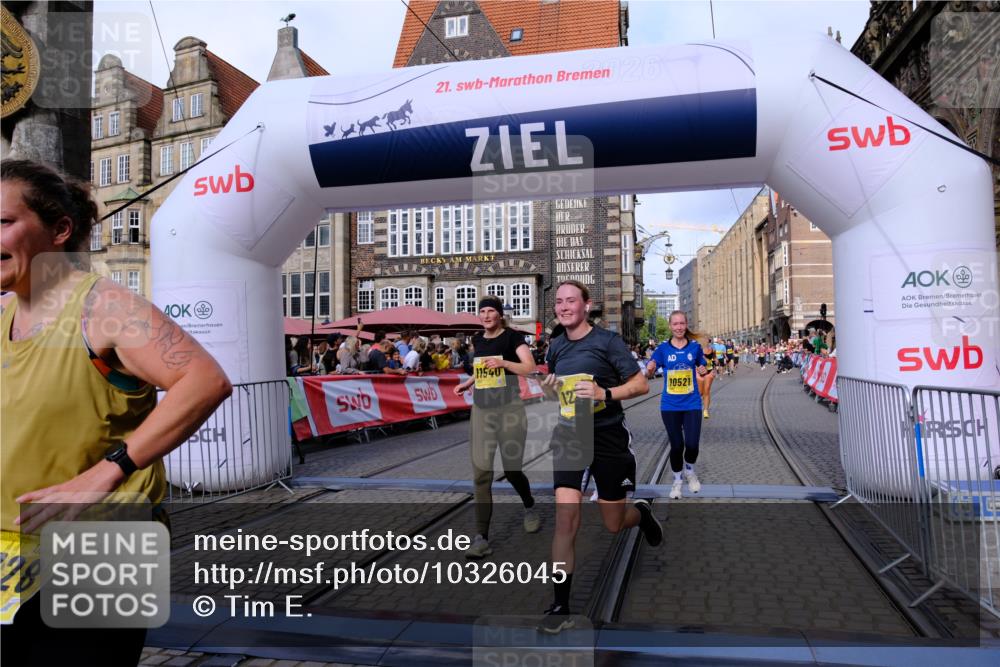 13.09.2026 - 21. swb-Marathon Bremen Tim E. http://msf.ph/oto/10326045 13.09.2026 11:01:15 Ziel 10093, 10367, 10368, 10428, 10639, 10753, 10857, 11049, 11055, 11116, 11247, 11359, 11540, 11728, 11804, 11819, 11850, 12006, 12085, 12116, 12397, 12428 meine-sportfotos.de