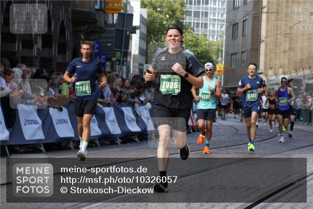 13.09.2026 - 21. swb-Marathon Bremen Strokosch-Dieckow http://msf.ph/oto/10326057 13.09.2026 13:11:45 Ziel 382, 1349, 2087, 3899, 6274, 7109, 8982, 9291, 9618, 826, 863, 2444, 4368, 4698, 5521, 5893, 6668, 8996, 9398 meine-sportfotos.de
