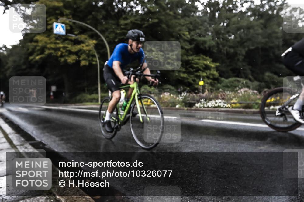 13.09.2026 - Stadtparktriathlon H.Heesch http://msf.ph/oto/10326077 13.09.2026 11:40:04 Radfahren 752, 857, 935 meine-sportfotos.de