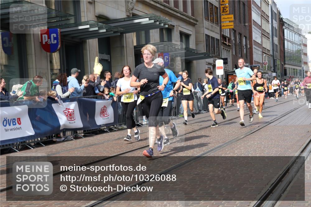 13.09.2026 - 21. swb-Marathon Bremen Strokosch-Dieckow http://msf.ph/oto/10326088 13.09.2026 11:00:58 Ziel 10560, 10639, 10647, 10648, 10678, 10892, 10964, 10965, 11049, 11116, 11260, 11306, 11428, 11459, 11467, 11681, 11682, 11751, 11796, 11813, 11816, 11850, 11969, 11970, 12062, 12241, 12245, 12283, 12390, 12391, 10093, 10263, 10306, 10367, 10368, 10428, 10753, 10857, 11055, 11162, 11247, 11343, 11359, 11475, 11540, 11556, 11687, 11728, 11797, 11804, 11819, 11838, 11959, 12006, 12085, 12116, 12397, 12428, 12430 meine-sportfotos.de