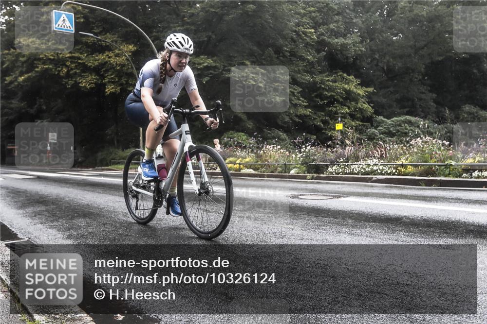 13.09.2026 - Stadtparktriathlon H.Heesch http://msf.ph/oto/10326124 13.09.2026 12:51:49 Radfahren 1090, 1181, 1256, 1293 meine-sportfotos.de