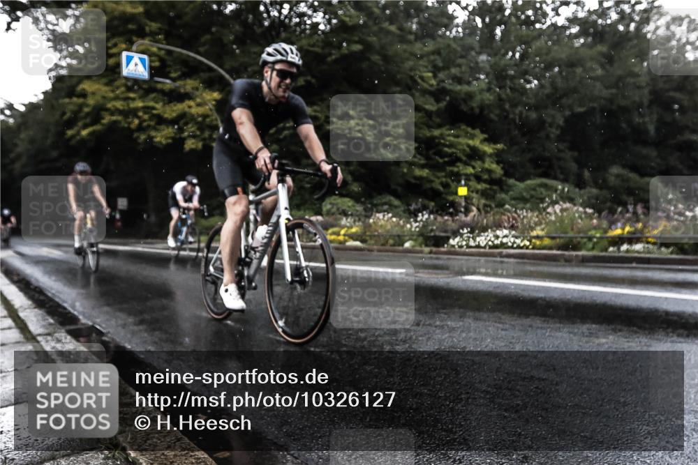 13.09.2026 - Stadtparktriathlon H.Heesch http://msf.ph/oto/10326127 13.09.2026 11:40:23 Radfahren 804, 818, 834, 856, 925 meine-sportfotos.de