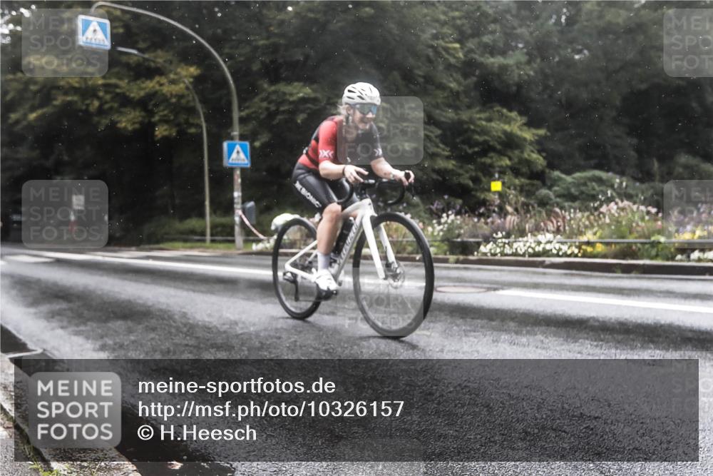 13.09.2026 - Stadtparktriathlon H.Heesch http://msf.ph/oto/10326157 13.09.2026 12:52:21 Radfahren 1221, 1270, 1307 meine-sportfotos.de