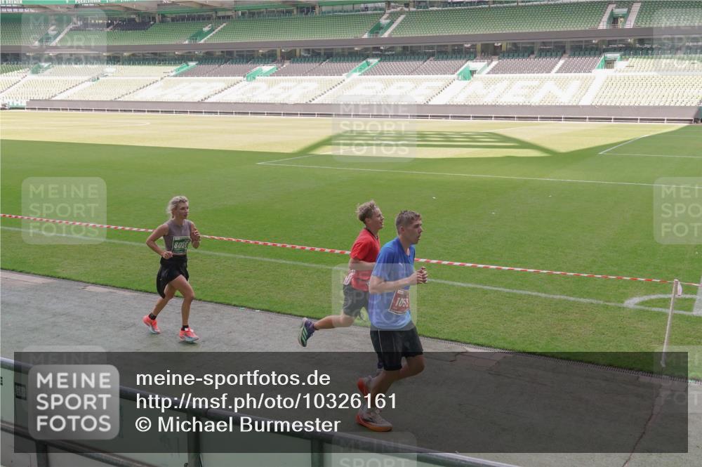 13.09.2026 - 21. swb-Marathon Bremen Michael Burmester http://msf.ph/oto/10326161 13.09.2026 12:55:39 Laufen im Stadion 161, 189, 201, 205, 307, 388, 411, 461, 465, 495, 655, 666, 854, 876, 913, 926, 948, 1053, 1058, 1197, 1390, 1537, 1599, 1645, 1658, 1750, 2001, 2040, 2122, 2125, 2234, 2251, 2260, 2319, 2383, 2390, 2474, 2535, 2604, 2733, 2801, 2812, 2870, 2922, 2948, 2962, 3012, 3057, 3119, 3134, 3175, 3192, 3202, 3206, 3241, 3246, 3290, 3346, 3348, 3356, 3357, 3411, 3508, 3706, 3716, 3836, 4135, 4137, 4171, 4413, 4479, 4733, 5277, 5430, 5530, 5695, 5867, 6106 meine-sportfotos.de