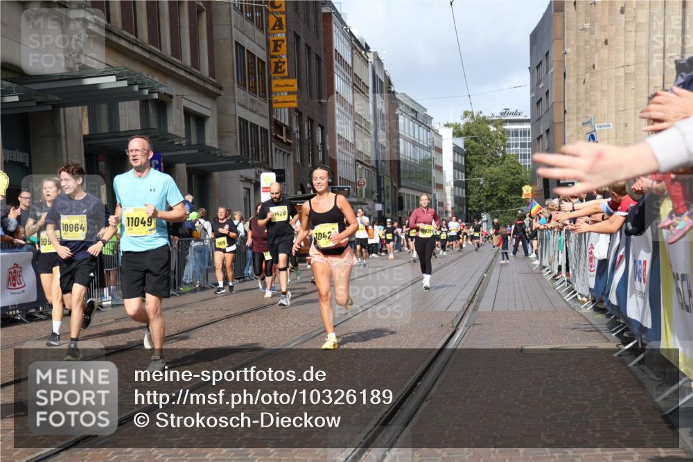 13.09.2026 - 21. swb-Marathon Bremen Strokosch-Dieckow http://msf.ph/oto/10326189 13.09.2026 11:01:00 Ziel 10560, 10647, 10648, 10678, 10892, 10964, 10965, 11049, 11116, 11260, 11306, 11428, 11459, 11467, 11666, 11681, 11682, 11751, 11788, 11796, 11798, 11813, 11816, 11850, 11969, 11970, 12047, 12062, 12241, 12245, 12283, 12390, 12391, 10093, 10263, 10306, 10367, 10368, 10428, 10639, 10753, 10857, 11055, 11162, 11247, 11343, 11359, 11475, 11540, 11556, 11728, 11797, 11804, 11819, 11850, 11959, 12006, 12085, 12116, 12397, 12428, 12430 meine-sportfotos.de
