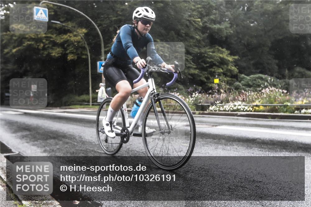 13.09.2026 - Stadtparktriathlon H.Heesch http://msf.ph/oto/10326191 13.09.2026 12:52:34 Radfahren 1075, 1100, 1230 meine-sportfotos.de