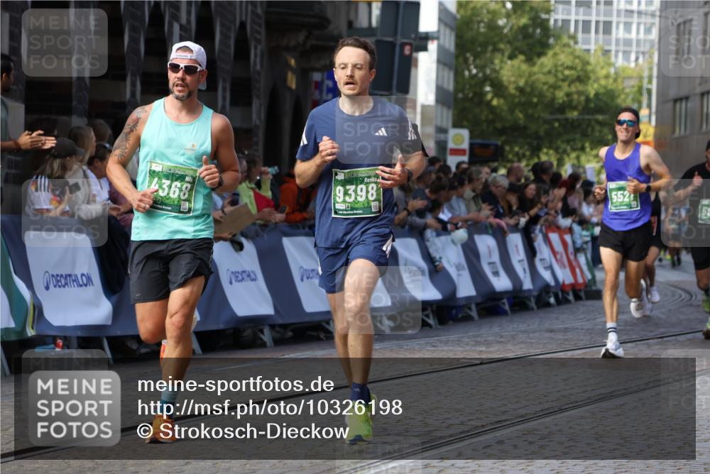 13.09.2026 - 21. swb-Marathon Bremen Strokosch-Dieckow http://msf.ph/oto/10326198 13.09.2026 13:11:48 Ziel 382, 3899, 6274, 7109, 8982, 9291, 493, 826, 863, 2444, 3336, 4368, 4698, 5521, 5893, 6668, 7621, 9398 meine-sportfotos.de