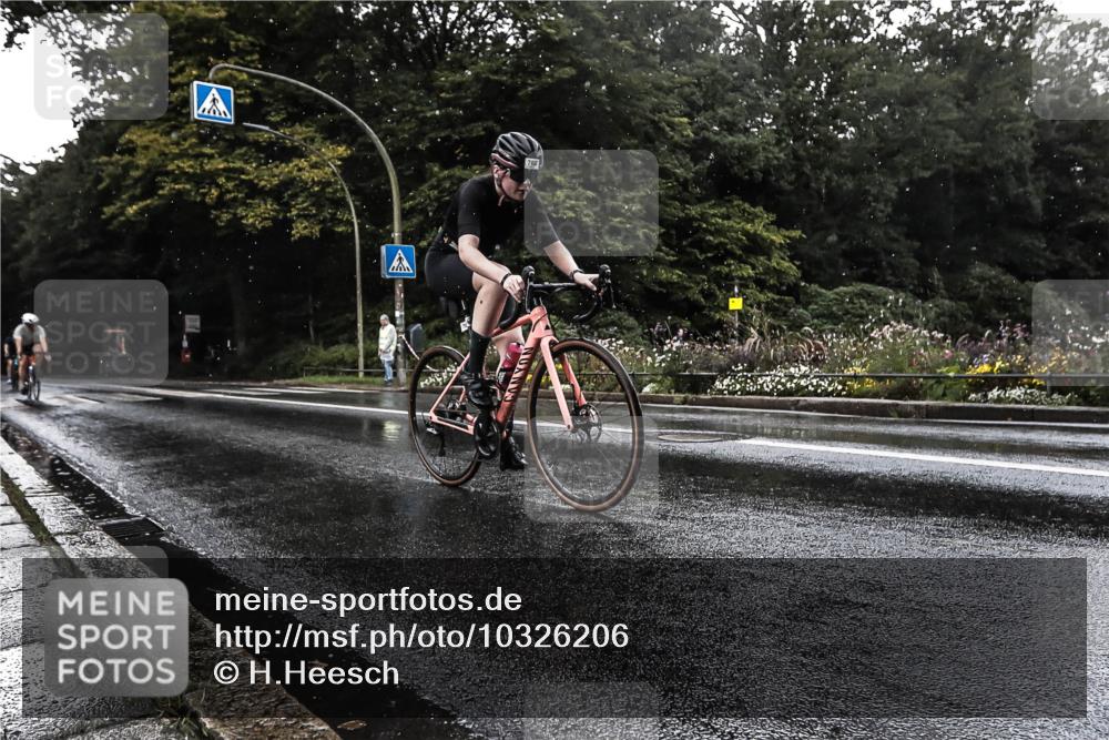 13.09.2026 - Stadtparktriathlon H.Heesch http://msf.ph/oto/10326206 13.09.2026 11:40:59 Radfahren 594, 755, 765, 766 meine-sportfotos.de