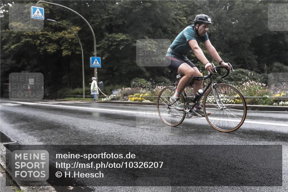 13.09.2026 - Stadtparktriathlon H.Heesch http://msf.ph/oto/10326207 13.09.2026 12:52:40 Radfahren 1075, 1203, 1209, 1230, 1267 meine-sportfotos.de