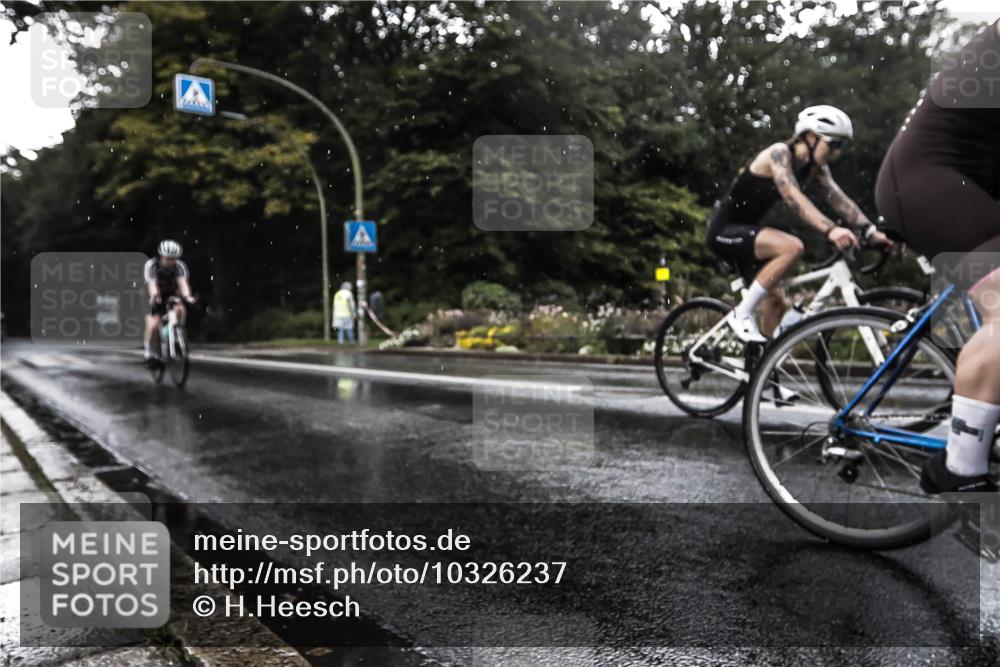 13.09.2026 - Stadtparktriathlon H.Heesch http://msf.ph/oto/10326237 13.09.2026 11:41:12 Radfahren 712, 751, 805 meine-sportfotos.de