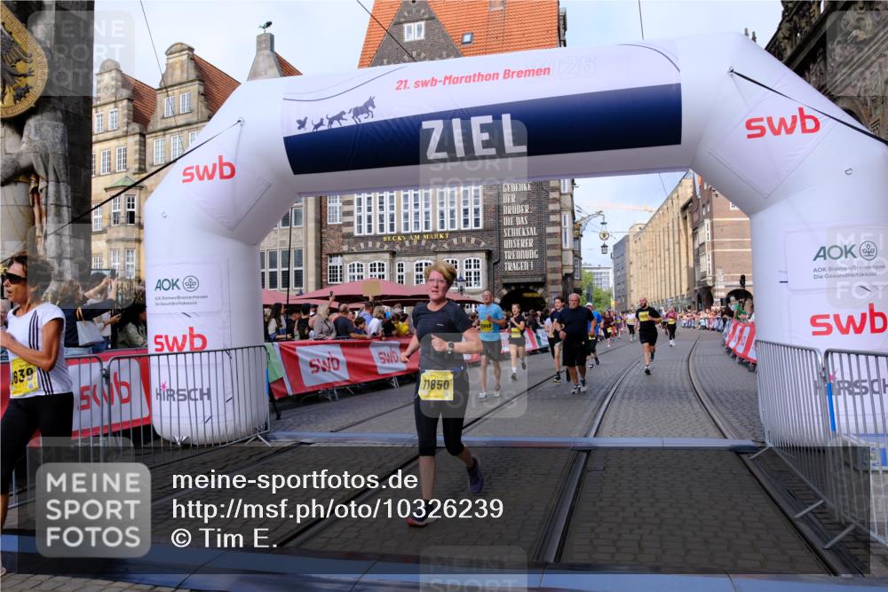 13.09.2026 - 21. swb-Marathon Bremen Tim E. http://msf.ph/oto/10326239 13.09.2026 11:01:21 Ziel 10093, 10428, 10639, 10753, 10892, 10964, 10965, 11049, 11116, 11247, 11359, 11428, 11540, 11681, 11682, 11728, 11850, 12085, 12116, 12241, 12283, 12428 meine-sportfotos.de