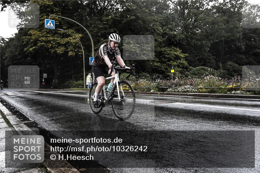 13.09.2026 - Stadtparktriathlon H.Heesch http://msf.ph/oto/10326242 13.09.2026 11:41:12 Radfahren 712, 751, 805 meine-sportfotos.de