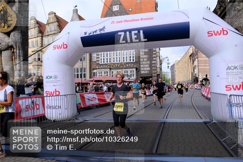 13.09.2026 - 21. swb-Marathon Bremen Tim E. http://msf.ph/oto/10326249 13.09.2026 11:01:21 Ziel 10093, 10428, 10639, 10753, 10892, 10964, 10965, 11049, 11116, 11247, 11359, 11428, 11540, 11681, 11682, 11728, 11850, 12085, 12116, 12241, 12283, 12428 meine-sportfotos.de