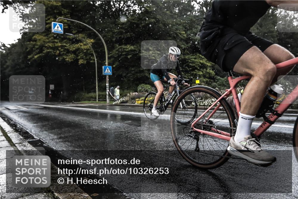 13.09.2026 - Stadtparktriathlon H.Heesch http://msf.ph/oto/10326253 13.09.2026 11:41:17 Radfahren 735, 922 meine-sportfotos.de
