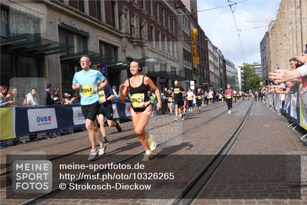 13.09.2026 - 21. swb-Marathon Bremen Strokosch-Dieckow http://msf.ph/oto/10326265 13.09.2026 11:01:02 Ziel 10181, 10560, 10647, 10648, 10678, 10892, 10964, 10965, 11049, 11116, 11260, 11306, 11428, 11459, 11467, 11550, 11551, 11666, 11681, 11682, 11751, 11788, 11796, 11798, 11813, 11816, 11969, 11970, 12047, 12062, 12241, 12245, 12283, 12390, 12391, 10093, 10367, 10368, 10428, 10639, 10753, 10857, 11049, 11055, 11116, 11247, 11343, 11359, 11475, 11540, 11556, 11728, 11797, 11804, 11819, 11850, 11959, 12006, 12085, 12116, 12397, 12428 meine-sportfotos.de