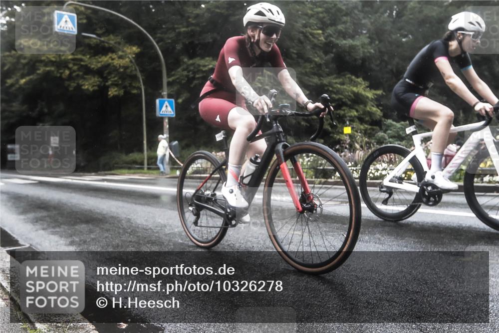 13.09.2026 - Stadtparktriathlon H.Heesch http://msf.ph/oto/10326278 13.09.2026 12:53:51 Radfahren 1088, 1120, 1232 meine-sportfotos.de