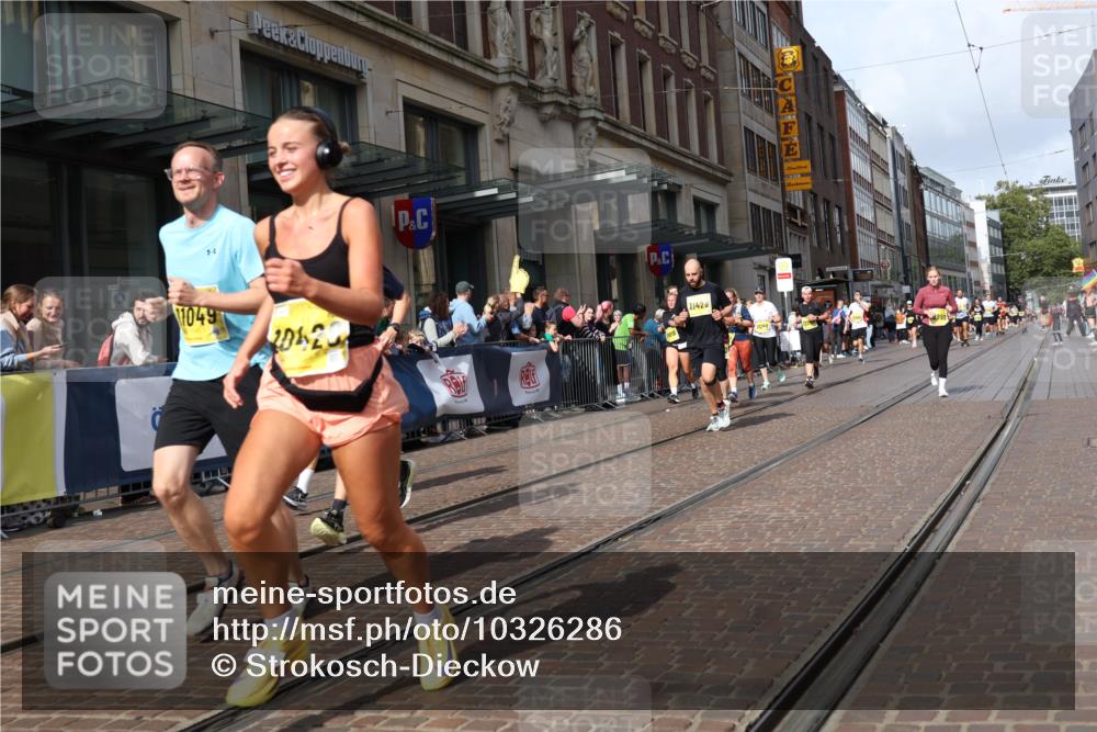 13.09.2026 - 21. swb-Marathon Bremen Strokosch-Dieckow http://msf.ph/oto/10326286 13.09.2026 11:01:02 Ziel 10181, 10560, 10647, 10648, 10678, 10892, 10964, 10965, 11049, 11116, 11260, 11306, 11428, 11459, 11467, 11550, 11551, 11666, 11681, 11682, 11751, 11788, 11796, 11798, 11813, 11816, 11969, 11970, 12047, 12062, 12241, 12245, 12283, 12390, 12391, 10093, 10367, 10368, 10428, 10639, 10753, 10857, 11049, 11055, 11116, 11247, 11343, 11359, 11475, 11540, 11556, 11728, 11797, 11804, 11819, 11850, 11959, 12006, 12085, 12116, 12397, 12428 meine-sportfotos.de
