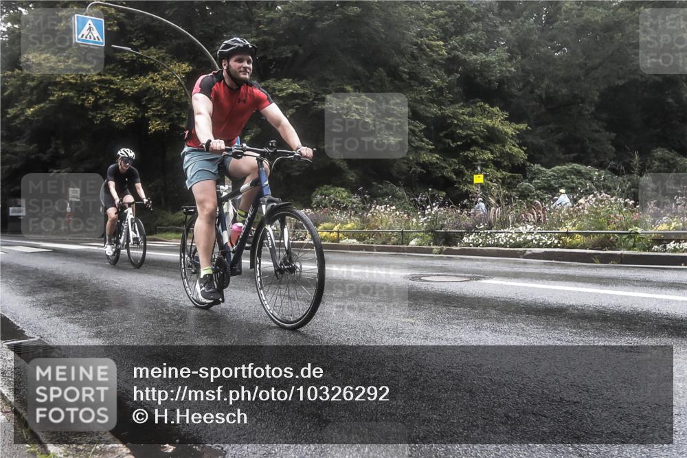 13.09.2026 - Stadtparktriathlon H.Heesch http://msf.ph/oto/10326292 13.09.2026 12:53:54 Radfahren 1088, 1120, 1136, 1232, 1255, 1257 meine-sportfotos.de
