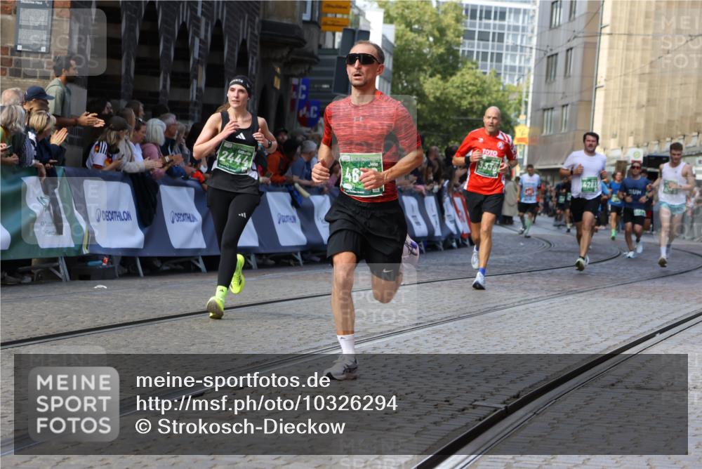13.09.2026 - 21. swb-Marathon Bremen Strokosch-Dieckow http://msf.ph/oto/10326294 13.09.2026 13:11:57 Ziel 382, 4651, 5585, 6059, 7109, 8982, 8996, 13055, 493, 2444, 2447, 2820, 3336, 3703, 4283, 5940, 6739, 7621, 13013 meine-sportfotos.de