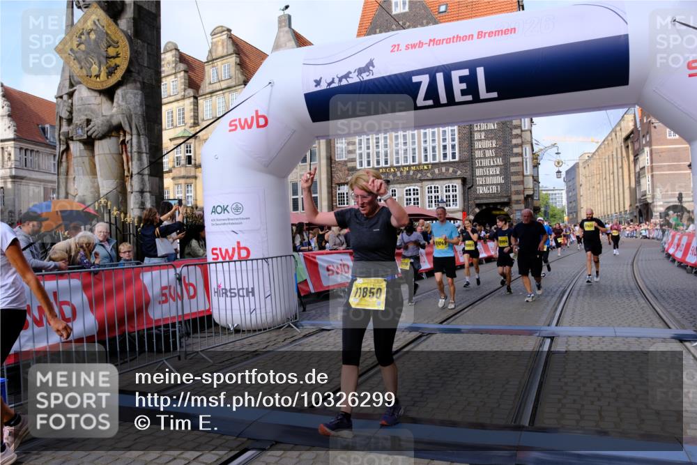 13.09.2026 - 21. swb-Marathon Bremen Tim E. http://msf.ph/oto/10326299 13.09.2026 11:01:22 Ziel 10093, 10428, 10639, 10753, 10892, 10964, 10965, 11049, 11116, 11359, 11428, 11540, 11681, 11682, 11728, 11850, 12085, 12116, 12241, 12283, 12428 meine-sportfotos.de