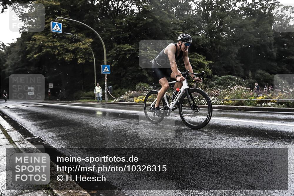 13.09.2026 - Stadtparktriathlon H.Heesch http://msf.ph/oto/10326315 13.09.2026 11:42:08 Radfahren 814, 820, 927 meine-sportfotos.de