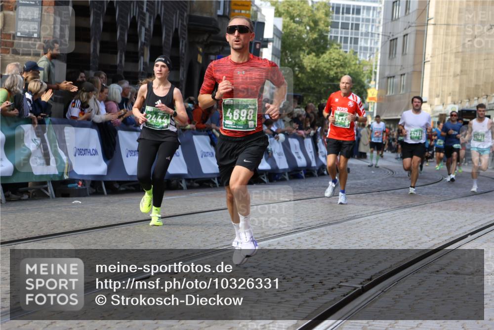 13.09.2026 - 21. swb-Marathon Bremen Strokosch-Dieckow http://msf.ph/oto/10326331 13.09.2026 13:11:57 Ziel 382, 4651, 5585, 6059, 7109, 8982, 8996, 13055, 493, 2444, 2447, 2820, 3336, 3703, 4283, 5940, 6739, 7621, 13013 meine-sportfotos.de