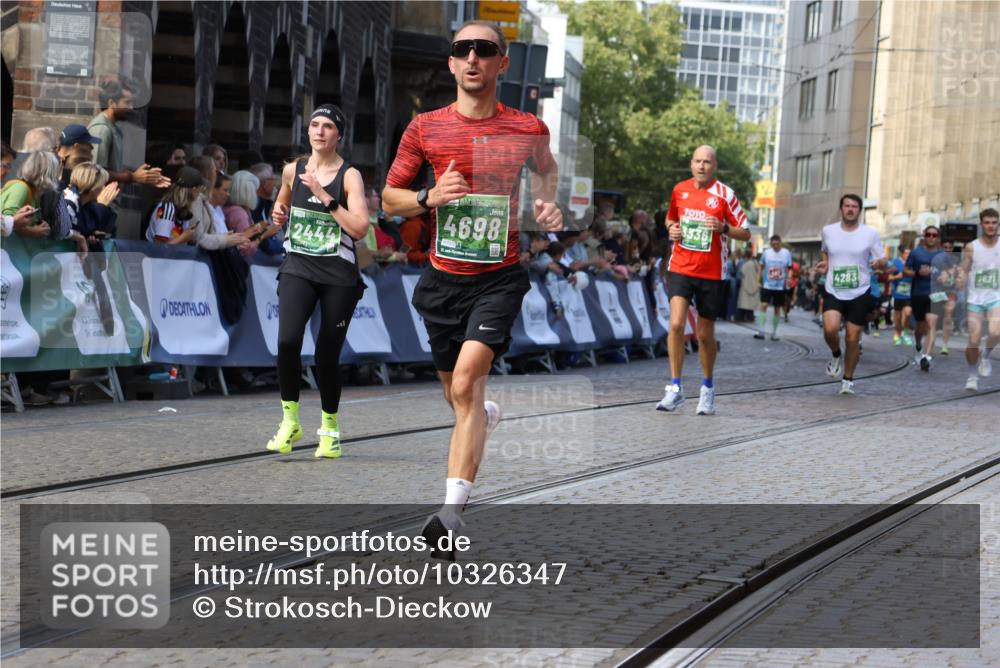 13.09.2026 - 21. swb-Marathon Bremen Strokosch-Dieckow http://msf.ph/oto/10326347 13.09.2026 13:11:57 Ziel 382, 4651, 5585, 6059, 7109, 8982, 8996, 13055, 493, 2444, 2447, 2820, 3336, 3703, 4283, 5940, 6739, 7621, 13013 meine-sportfotos.de