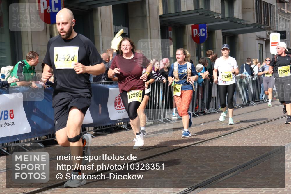 13.09.2026 - 21. swb-Marathon Bremen Strokosch-Dieckow http://msf.ph/oto/10326351 13.09.2026 11:01:04 Ziel 10181, 10560, 10647, 10648, 10678, 10892, 11260, 11306, 11324, 11459, 11467, 11550, 11551, 11666, 11681, 11682, 11751, 11788, 11796, 11798, 11813, 11816, 11969, 11970, 12047, 12062, 12245, 12283, 12390, 12391, 10093, 10367, 10368, 10428, 10639, 10753, 10857, 10964, 10965, 11049, 11055, 11116, 11247, 11343, 11359, 11428, 11475, 11540, 11681, 11682, 11728, 11797, 11804, 11819, 11850, 11959, 12006, 12085, 12116, 12241, 12397, 12428 meine-sportfotos.de