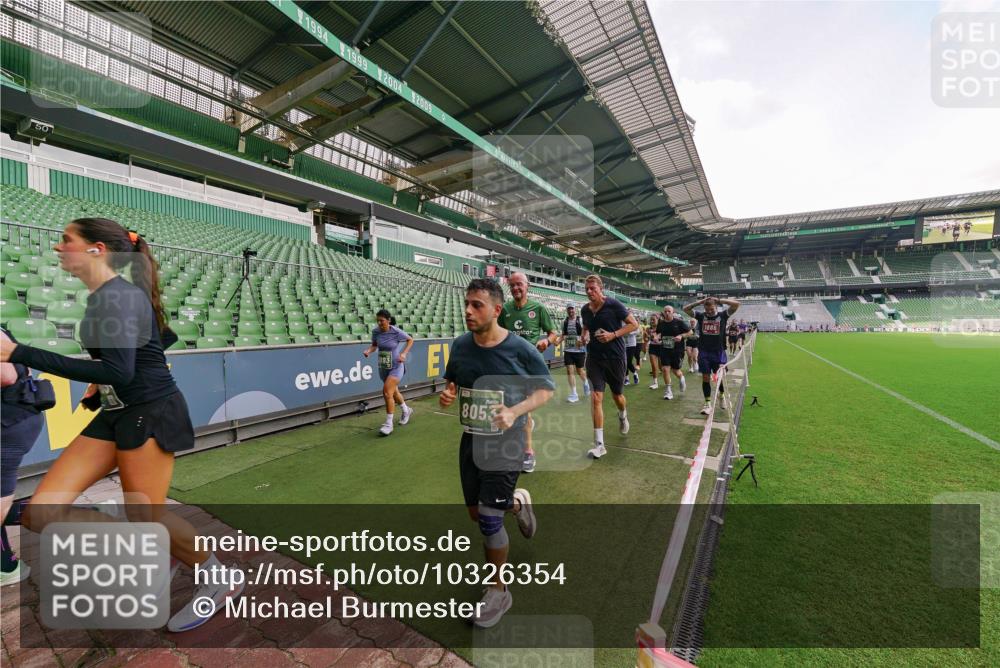 13.09.2026 - 21. swb-Marathon Bremen Michael Burmester http://msf.ph/oto/10326354 13.09.2026 13:30:26 Laufen im Stadion 122, 171, 224, 297, 405, 422, 476, 639, 685, 754, 767, 806, 986, 1114, 1217, 1242, 1270, 1529, 1615, 1633, 1634, 1775, 1810, 1811, 1886, 1983, 2216, 2238, 2242, 2249, 2263, 2326, 2368, 2372, 2436, 2449, 2546, 2615, 2629, 2637, 2643, 2677, 2719, 2738, 2740, 2830, 2869, 2871, 2877, 2918, 2994, 3020, 3053, 3094, 3101, 3129, 3227, 3238, 3274, 3286, 3361, 3401, 3563, 3605, 3723, 3755, 3758, 3873, 3876, 3898, 3929, 3953, 3965, 3971, 4011, 4056, 357 meine-sportfotos.de