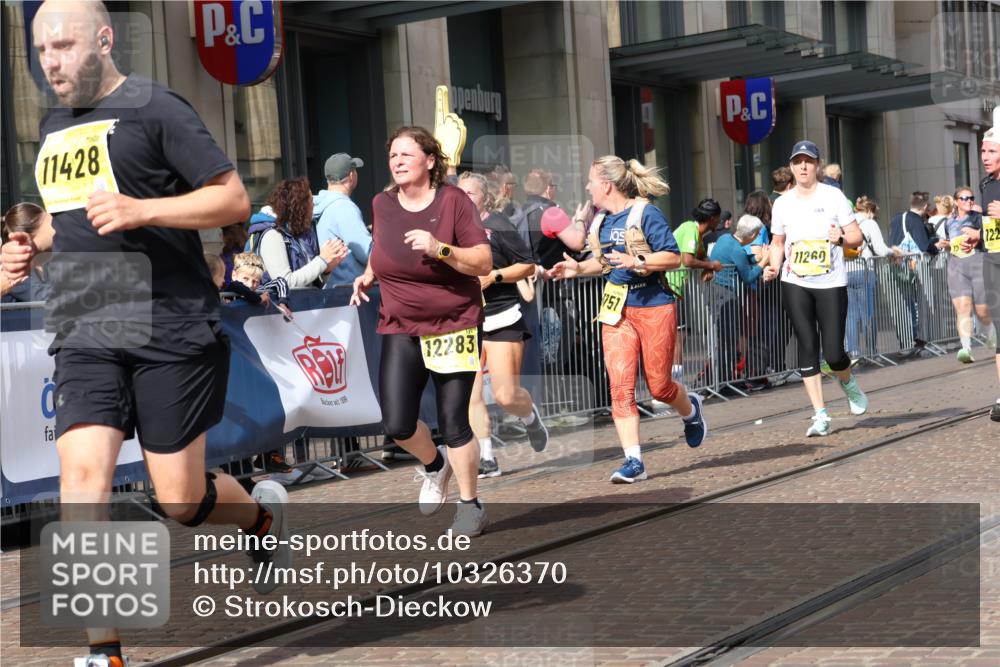 13.09.2026 - 21. swb-Marathon Bremen Strokosch-Dieckow http://msf.ph/oto/10326370 13.09.2026 11:01:04 Ziel 10181, 10560, 10647, 10648, 10678, 10892, 11260, 11306, 11324, 11459, 11467, 11550, 11551, 11666, 11681, 11682, 11751, 11788, 11796, 11798, 11813, 11816, 11969, 11970, 12047, 12062, 12245, 12283, 12390, 12391, 10093, 10367, 10368, 10428, 10639, 10753, 10857, 10964, 10965, 11049, 11055, 11116, 11247, 11343, 11359, 11428, 11475, 11540, 11681, 11682, 11728, 11797, 11804, 11819, 11850, 11959, 12006, 12085, 12116, 12241, 12397, 12428 meine-sportfotos.de