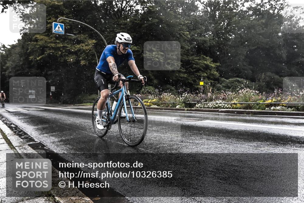 13.09.2026 - Stadtparktriathlon H.Heesch http://msf.ph/oto/10326385 13.09.2026 11:42:34 Radfahren 821, 862, 879, 920, 941 meine-sportfotos.de