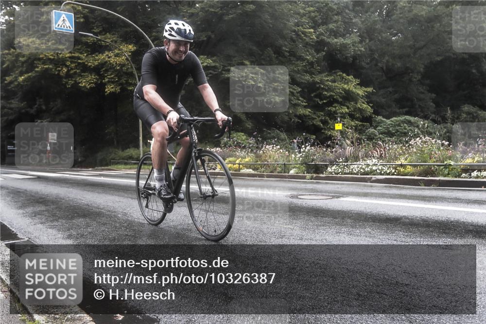 13.09.2026 - Stadtparktriathlon H.Heesch http://msf.ph/oto/10326387 13.09.2026 12:54:25 Radfahren 1087, 1193, 1273, 1299, 1400 meine-sportfotos.de