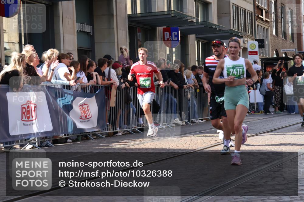 13.09.2026 - 21. swb-Marathon Bremen Strokosch-Dieckow http://msf.ph/oto/10326388 13.09.2026 13:20:17 Ziel 201, 232, 334, 541, 769, 876, 1197, 1528, 1646, 2493, 2953, 3813, 3866, 4174, 4351, 4357, 4358, 4482, 5137, 5213, 5450, 5493, 5855, 5954, 6177, 6495, 6496, 7411, 7517, 8005, 8141, 8804, 9047, 9162, 9691, 9721, 9949, 13126, 13222, 205, 431, 495, 511, 655, 1058, 1252, 1390, 1537, 1750, 1931, 2122, 2343, 2577, 2807, 2885, 2903, 3685, 3690, 4287, 5340, 5389, 5450, 5583, 5813, 5837, 6663, 6901, 7018, 7341, 7404, 7531, 7664, 8178, 9047, 9518, 9756, 13192 meine-sportfotos.de