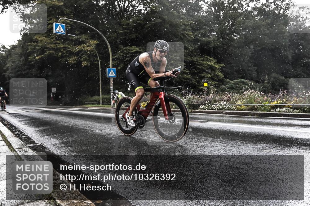13.09.2026 - Stadtparktriathlon H.Heesch http://msf.ph/oto/10326392 13.09.2026 11:42:43 Radfahren 892, 919 meine-sportfotos.de