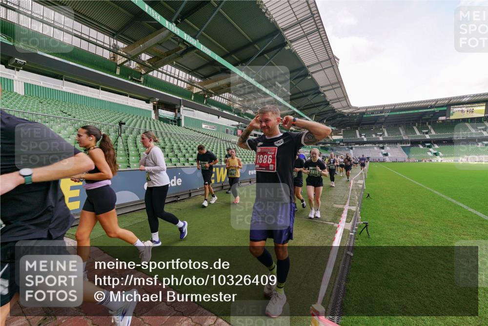 13.09.2026 - 21. swb-Marathon Bremen Michael Burmester http://msf.ph/oto/10326409 13.09.2026 13:30:29 Laufen im Stadion 122, 171, 224, 297, 405, 422, 476, 639, 754, 767, 806, 1114, 1217, 1242, 1270, 1314, 1529, 1615, 1633, 1634, 1775, 1810, 1811, 1886, 1983, 2216, 2238, 2242, 2249, 2263, 2326, 2368, 2372, 2436, 2449, 2546, 2615, 2629, 2637, 2643, 2677, 2719, 2738, 2740, 2830, 2869, 2871, 2877, 2918, 2994, 3020, 3053, 3094, 3101, 3129, 3227, 3274, 3286, 3361, 3401, 3563, 3605, 3723, 3755, 3758, 3873, 3876, 3898, 3929, 3953, 3965, 3971, 4011, 4056, 357 meine-sportfotos.de