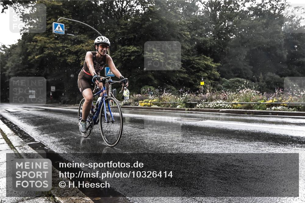 13.09.2026 - Stadtparktriathlon H.Heesch http://msf.ph/oto/10326414 13.09.2026 11:43:03 Radfahren 729, 822 meine-sportfotos.de