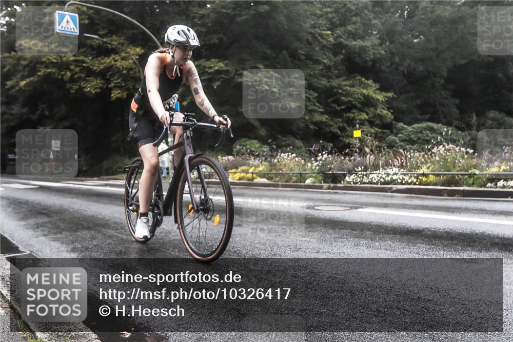 13.09.2026 - Stadtparktriathlon H.Heesch http://msf.ph/oto/10326417 13.09.2026 12:54:40 Radfahren 1101, 1304, 1308 meine-sportfotos.de