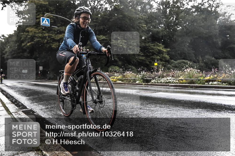 13.09.2026 - Stadtparktriathlon H.Heesch http://msf.ph/oto/10326418 13.09.2026 11:43:06 Radfahren 729, 758, 908 meine-sportfotos.de