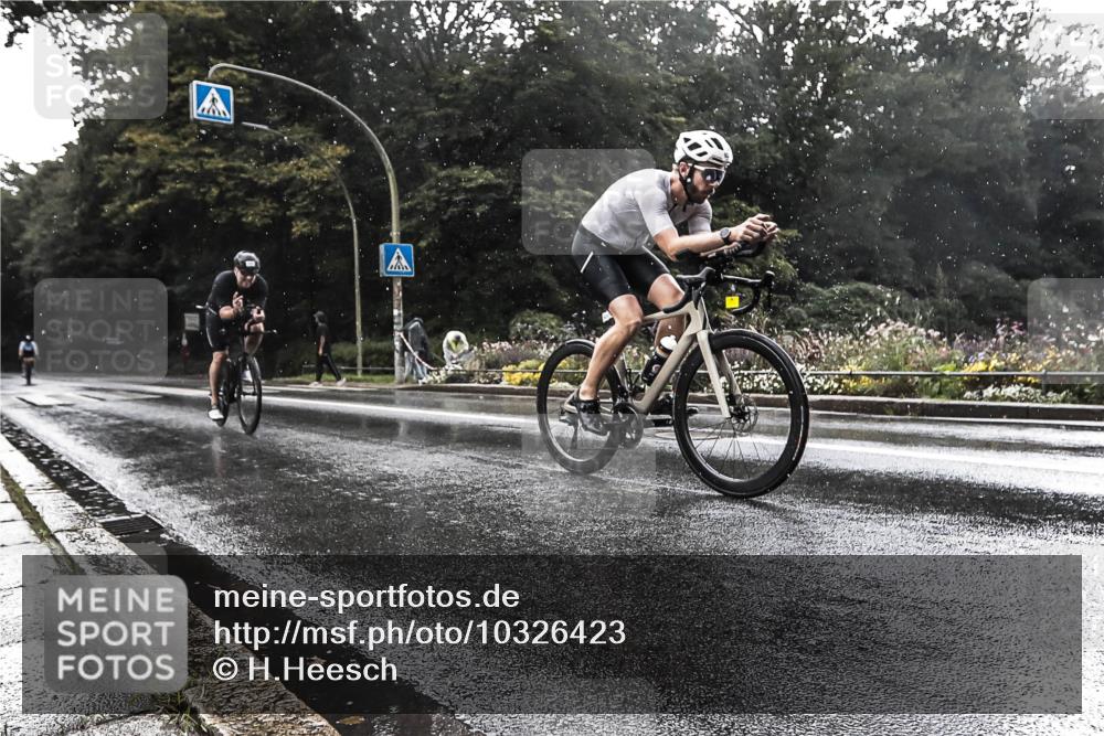 13.09.2026 - Stadtparktriathlon H.Heesch http://msf.ph/oto/10326423 13.09.2026 11:43:09 Radfahren 758, 908, 916, 924 meine-sportfotos.de