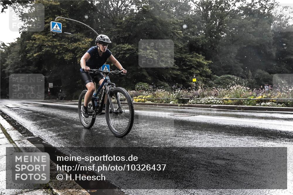 13.09.2026 - Stadtparktriathlon H.Heesch http://msf.ph/oto/10326437 13.09.2026 11:43:14 Radfahren 756, 828 meine-sportfotos.de