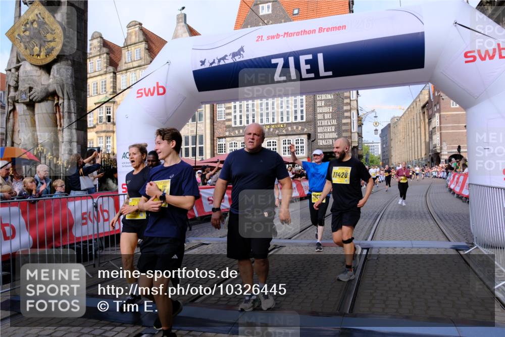 13.09.2026 - 21. swb-Marathon Bremen Tim E. http://msf.ph/oto/10326445 13.09.2026 11:01:25 Ziel 10093, 10428, 10639, 10753, 10892, 10964, 10965, 11049, 11116, 11260, 11306, 11428, 11540, 11681, 11682, 11728, 11751, 11813, 11816, 11850, 12085, 12116, 12241, 12245, 12283, 12390, 12391 meine-sportfotos.de