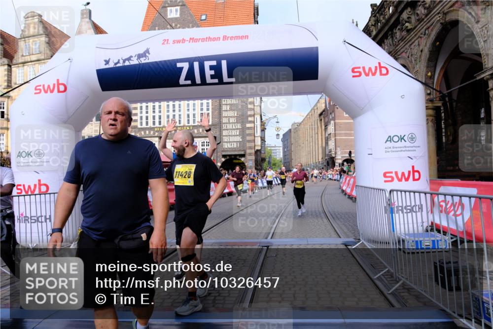 13.09.2026 - 21. swb-Marathon Bremen Tim E. http://msf.ph/oto/10326457 13.09.2026 11:01:26 Ziel 10428, 10639, 10892, 10964, 10965, 11049, 11116, 11260, 11306, 11428, 11540, 11681, 11682, 11751, 11813, 11816, 11850, 12085, 12241, 12245, 12283, 12390, 12391 meine-sportfotos.de