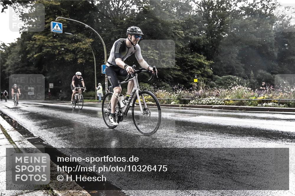 13.09.2026 - Stadtparktriathlon H.Heesch http://msf.ph/oto/10326475 13.09.2026 11:44:01 Radfahren 808, 851, 904, 928 meine-sportfotos.de