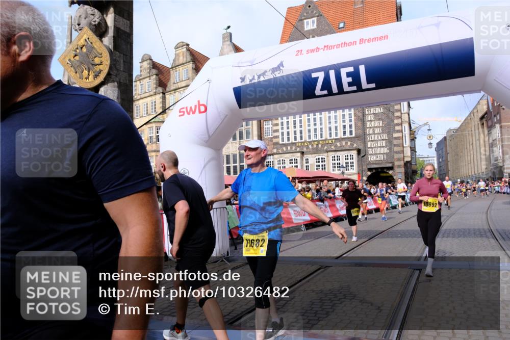 13.09.2026 - 21. swb-Marathon Bremen Tim E. http://msf.ph/oto/10326482 13.09.2026 11:01:28 Ziel 10428, 10639, 10892, 10964, 10965, 11049, 11116, 11260, 11306, 11428, 11681, 11682, 11751, 11813, 11816, 11850, 12085, 12241, 12245, 12283, 12390, 12391 meine-sportfotos.de