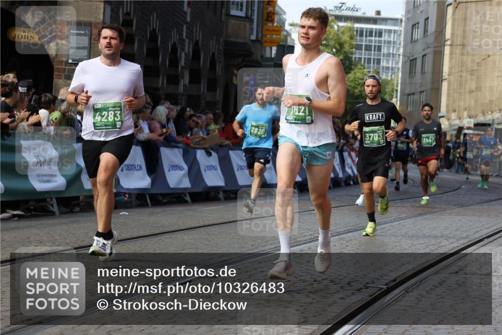 13.09.2026 - 21. swb-Marathon Bremen Strokosch-Dieckow http://msf.ph/oto/10326483 13.09.2026 13:12:03 Ziel 826, 4368, 4651, 5585, 6059, 6668, 8982, 8996, 9398, 13055, 2447, 2820, 3362, 3703, 3830, 4283, 5940, 6107, 6739, 7521, 13013 meine-sportfotos.de