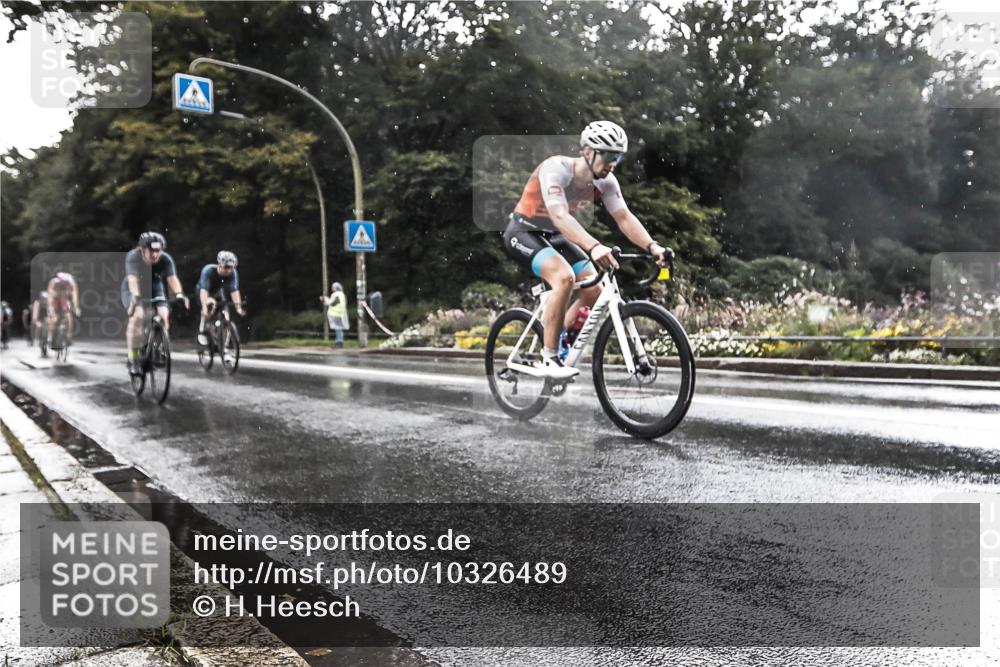 13.09.2026 - Stadtparktriathlon H.Heesch http://msf.ph/oto/10326489 13.09.2026 11:44:05 Radfahren 713, 823, 886, 894, 904, 928, 963 meine-sportfotos.de