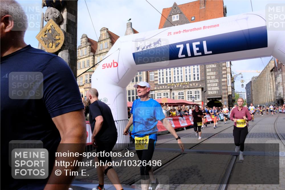 13.09.2026 - 21. swb-Marathon Bremen Tim E. http://msf.ph/oto/10326496 13.09.2026 11:01:28 Ziel 10428, 10639, 10892, 10964, 10965, 11049, 11116, 11260, 11306, 11428, 11681, 11682, 11751, 11813, 11816, 11850, 12085, 12241, 12245, 12283, 12390, 12391 meine-sportfotos.de
