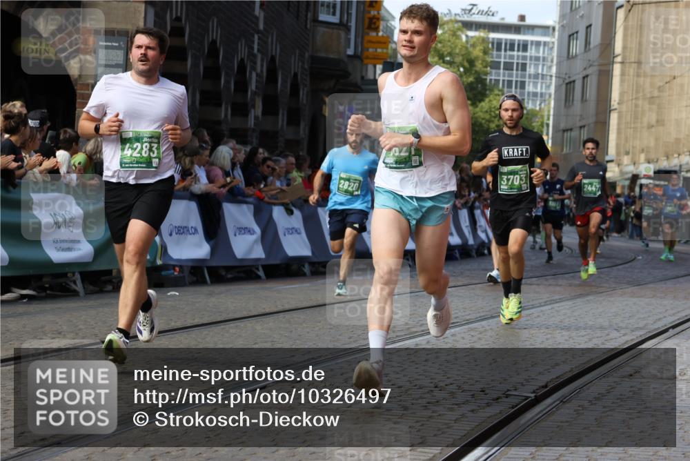 13.09.2026 - 21. swb-Marathon Bremen Strokosch-Dieckow http://msf.ph/oto/10326497 13.09.2026 13:12:03 Ziel 826, 4368, 4651, 5585, 6059, 6668, 8982, 8996, 9398, 13055, 2447, 2820, 3362, 3703, 3830, 4283, 5940, 6107, 6739, 7521, 13013 meine-sportfotos.de