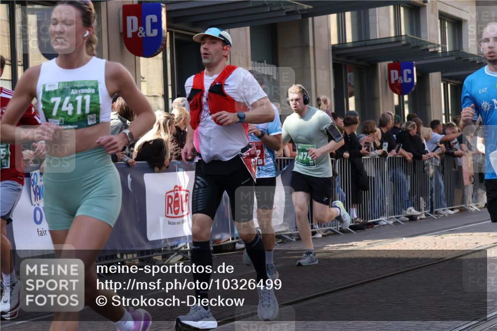 13.09.2026 - 21. swb-Marathon Bremen Strokosch-Dieckow http://msf.ph/oto/10326499 13.09.2026 13:20:19 Ziel 201, 334, 541, 769, 876, 1197, 1528, 1646, 2493, 2953, 3813, 3866, 4174, 4357, 4358, 4482, 5137, 5213, 5493, 5855, 5954, 6177, 6495, 6496, 7411, 7517, 8005, 8141, 8804, 9162, 9691, 9721, 9949, 13126, 13222, 205, 232, 431, 511, 655, 1058, 1252, 1390, 1537, 1750, 1931, 2122, 2343, 2577, 2807, 2885, 2903, 3685, 3690, 4287, 4351, 5137, 5340, 5389, 5450, 5583, 5813, 5837, 6663, 6901, 7018, 7341, 7531, 7664, 8178, 9047, 9518, 9756, 13222 meine-sportfotos.de